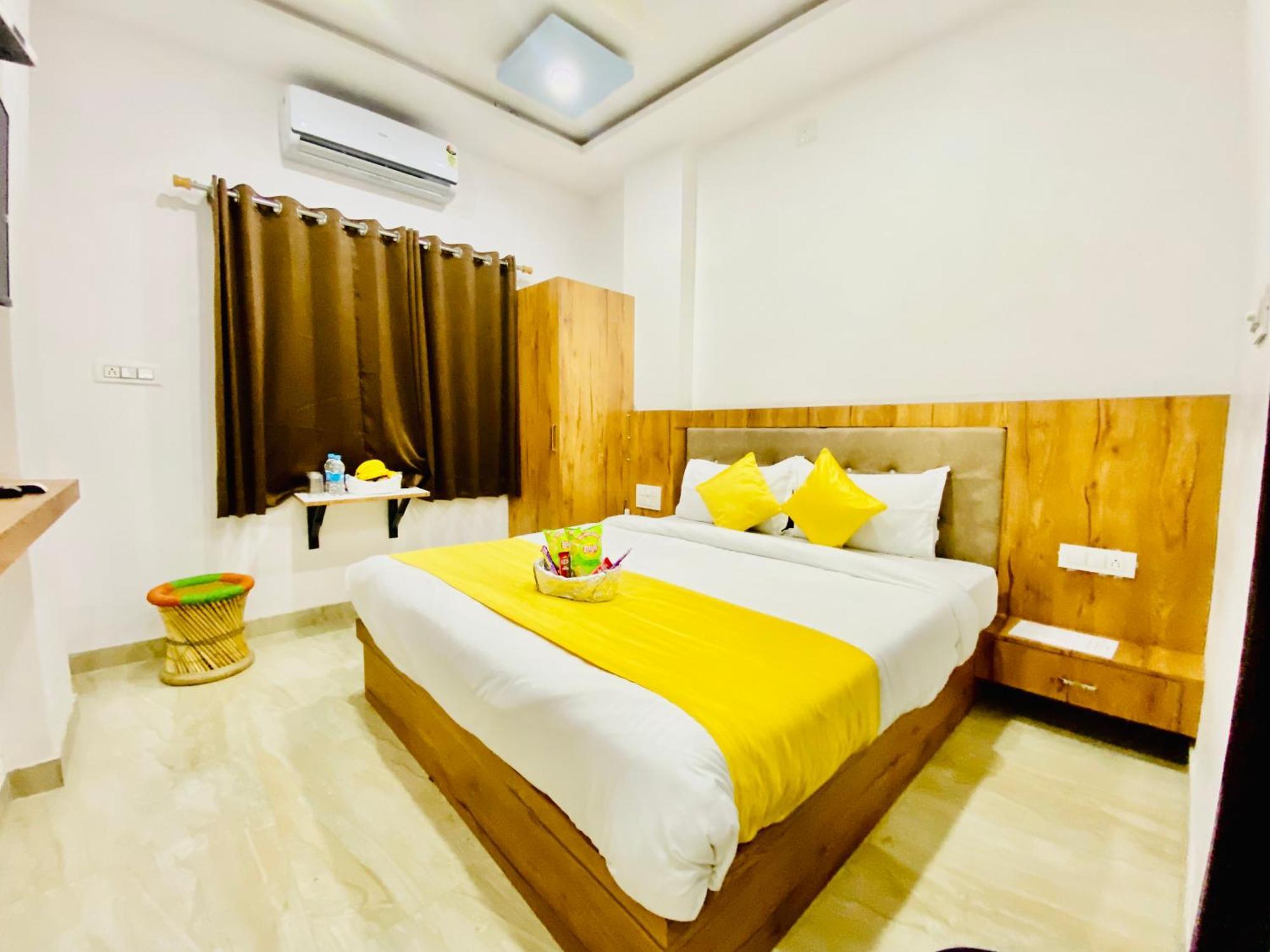 Hotel Vallabh A Lake Facing Balcony อุเดเปอร์ ภายนอก รูปภาพ