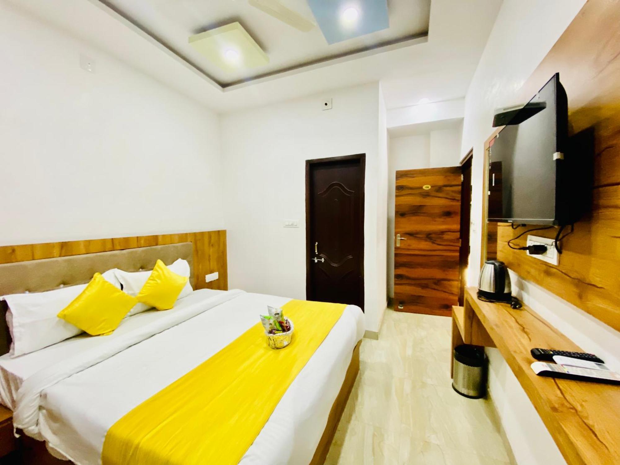 Hotel Vallabh A Lake Facing Balcony อุเดเปอร์ ภายนอก รูปภาพ