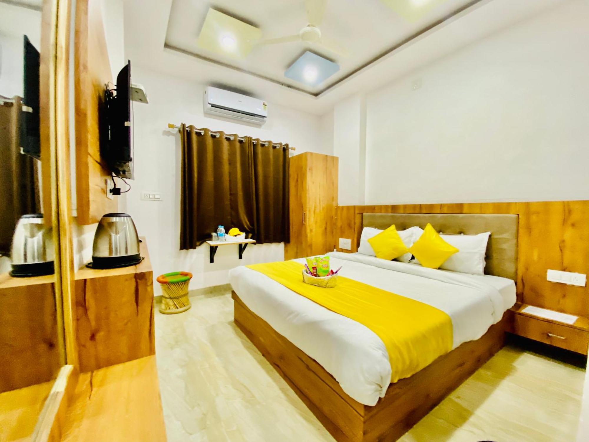Hotel Vallabh A Lake Facing Balcony อุเดเปอร์ ภายนอก รูปภาพ